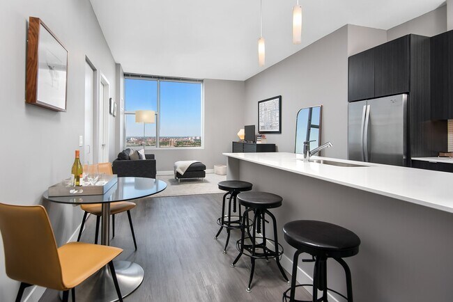 1000 South Clark, Chicago, IL 60605 - photo 2