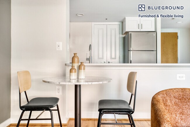 2500 Clarendon Blvd unit FL5-ID519, Arlington, VA 22201 - photo 5