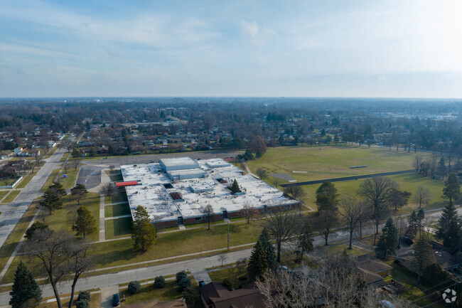 Beer Middle School welcomes Warren students.