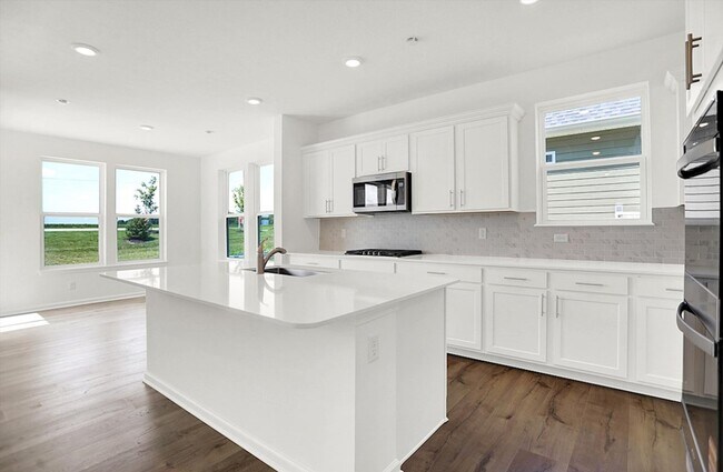 600 Bluestem Ln, New Whiteland, IN 46184 - photo 2