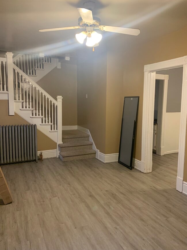 816 N Sheridan St unit 1302 5th st near gar, Bay City, MI 48708 - photo 6