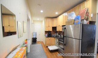 73 Thatcher St Unit 202, Brookline, MA 02446