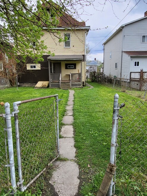 95 Connellsville St unit Second floor, Uniontown, PA 15401 - photo 1