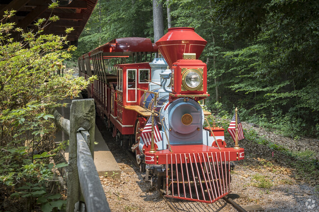 Burke Lake Park has a train ride for the children of Farrs Corner.