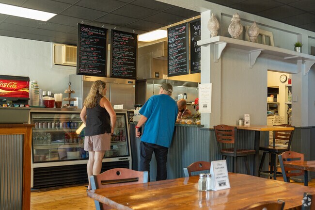 Pegtown Station in Maple City sees large crowds for breakfast and lunch.