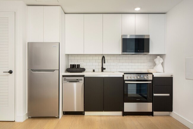 Miles at Harvard (Coliving), Los Angeles, CA 90020 - photo 4