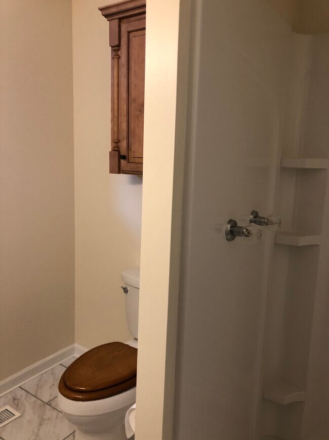 812 Marshall St unit 812 2nd fl, McMechen, WV 26040 - photo 5