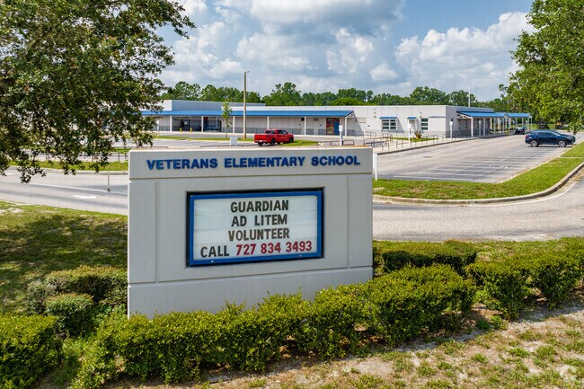 Veterans Elementary School in Wesley Chapel has a B grade on Niche and a 15:1 student-teacher ratio.