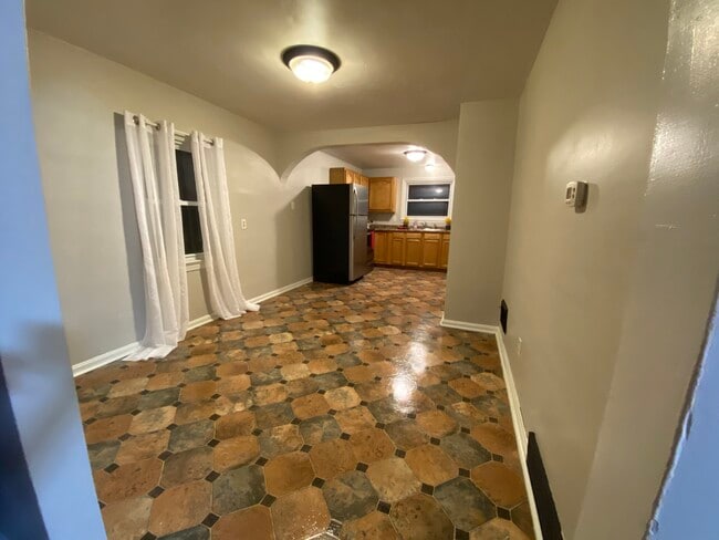 Kitchen / Dining Area