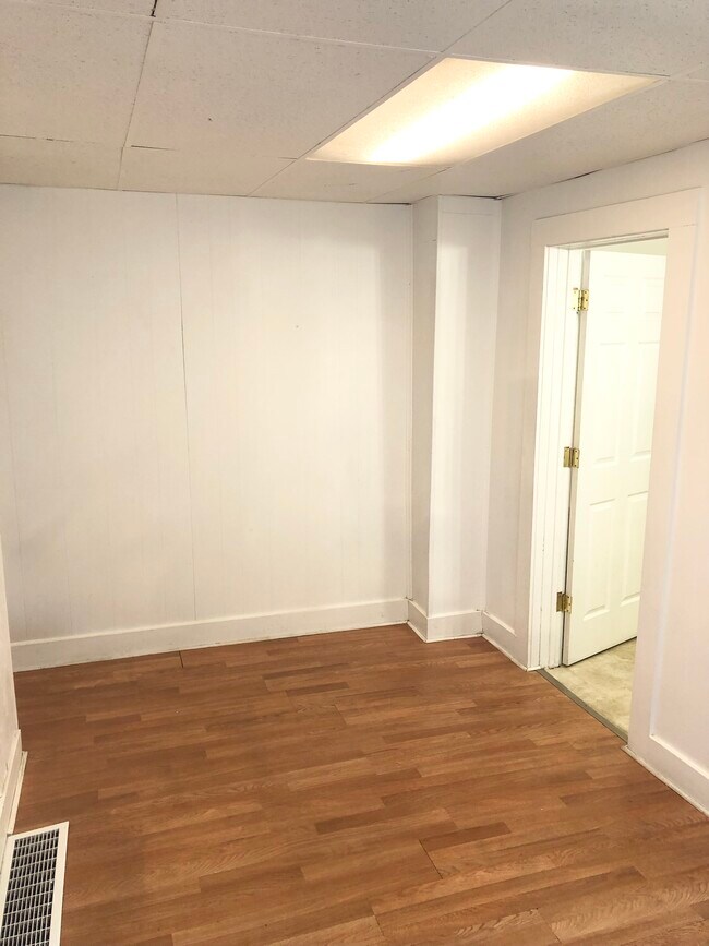 713 E Michigan St unit 713, Adrian, MI 49221 - photo 4