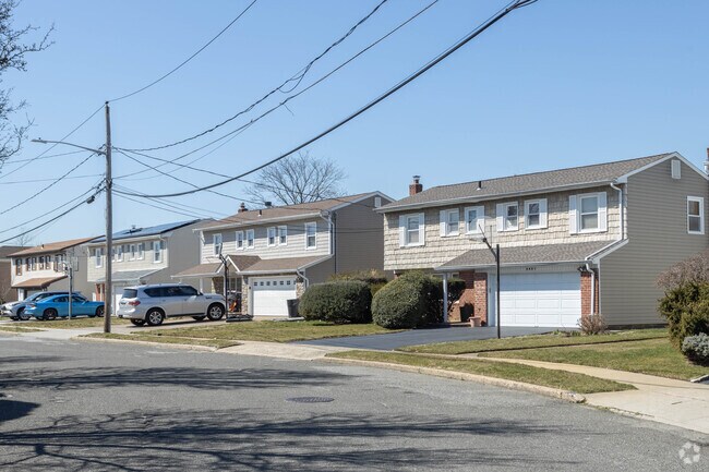 Many of the streets of North Bellmore have rows of colonial style homes.