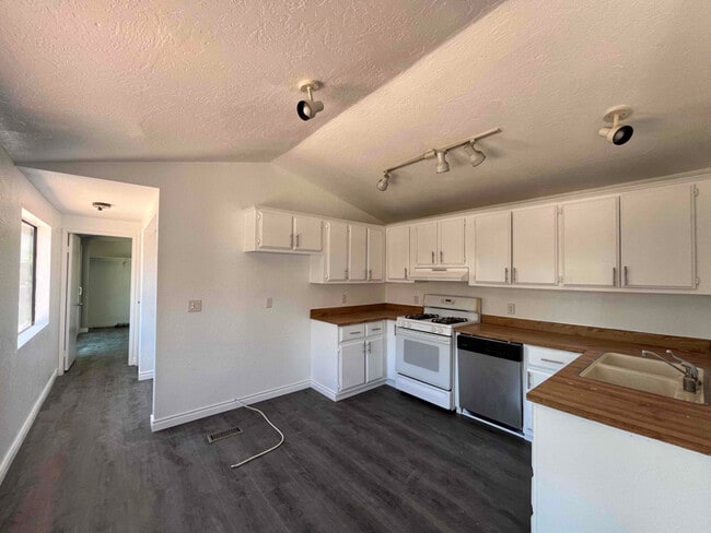 1820 Club Dr, Pomona, CA 91768 - photo 7