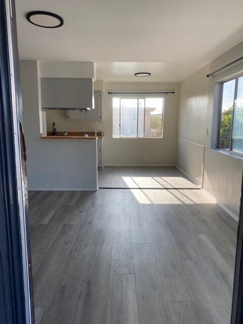 11643 Eucalyptus Ave unit D, Hawthorne, CA 90250 - photo 1