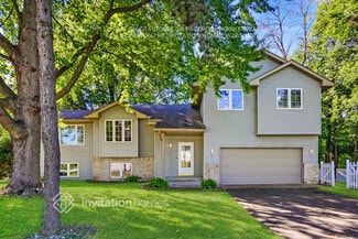 1442 Bay Dr SE, Forest Lake, MN 55025