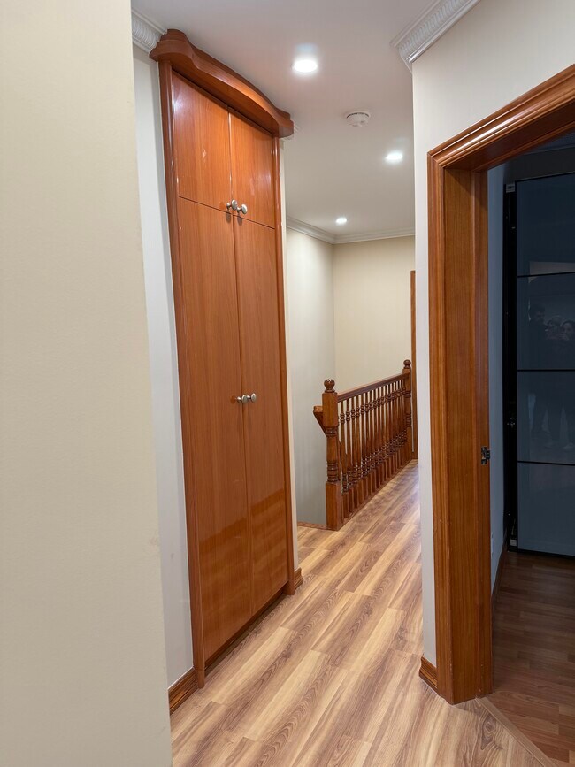 713 Yonkers Ave unit Second floor, Yonkers, NY 10704 - photo 6