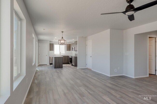 3769 E Jamestown Dr, Nampa, ID 83686 - photo 5