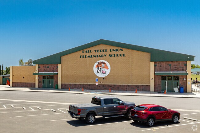 A large mural decorates the multi-purpose building at Palo Verde Elementary School.