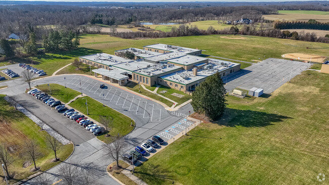 Glenwood Middle School is a public school catering to students in grades 6-8.