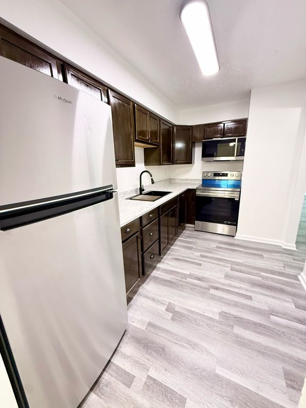 7076 Wildwood Cir, Louisville, KY 40291