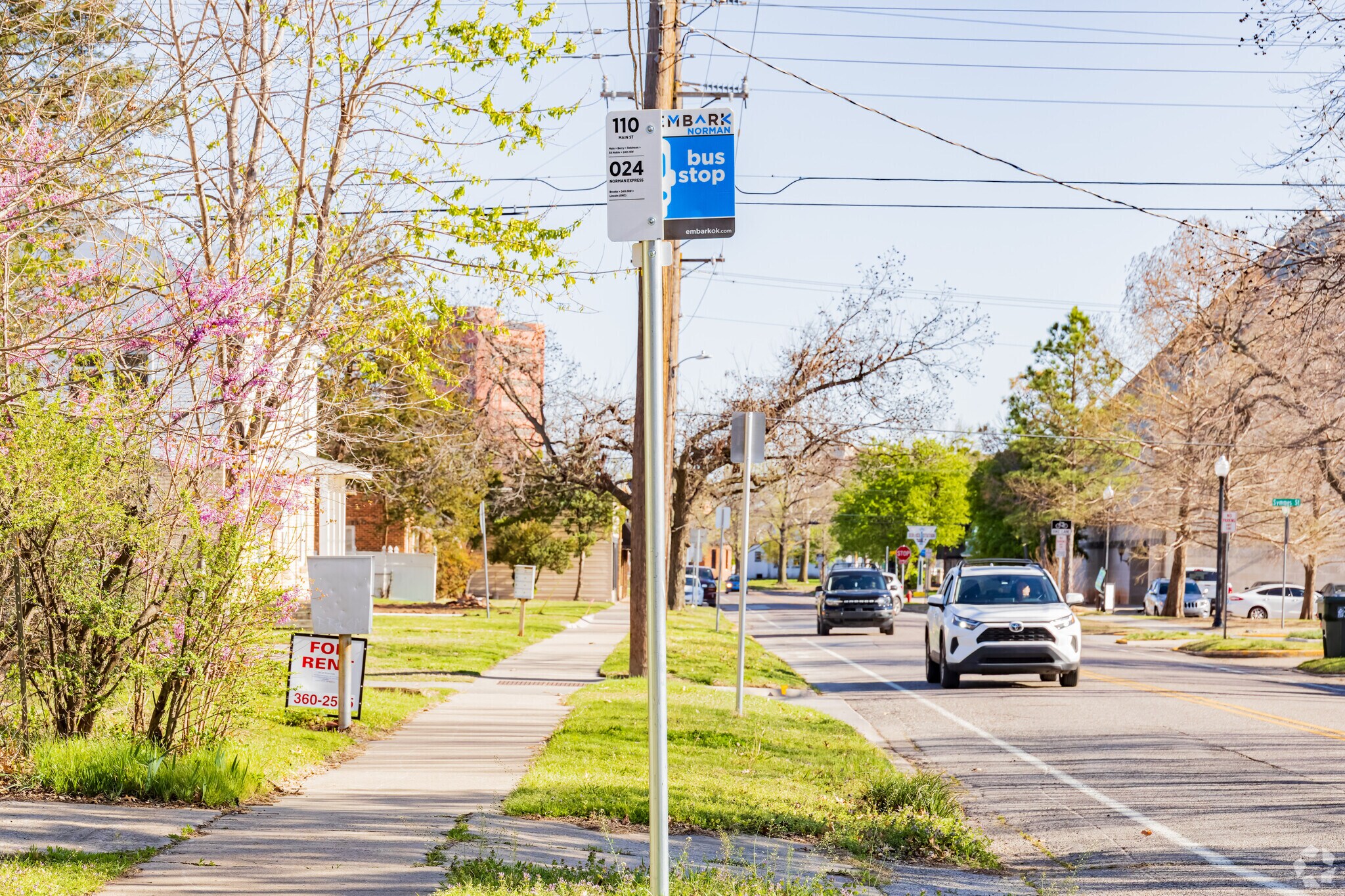 Residents of First Courthouse can take the bus travel to other area.
