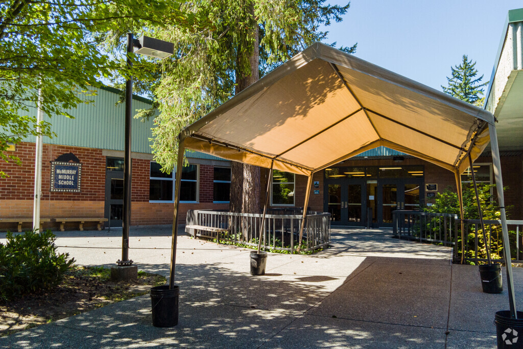Mcmurray Middle School welcomes students in grades 6-8.