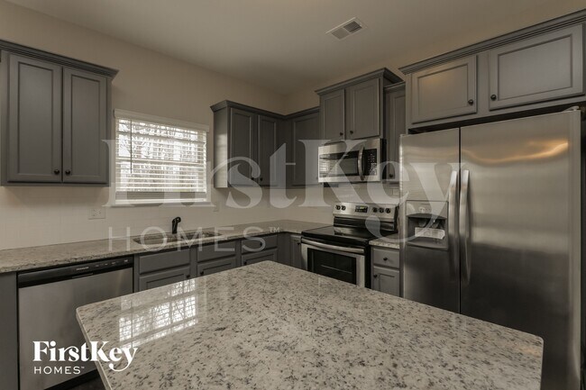 10927 Buckland Ct, Hampton, GA 30228 - photo 7