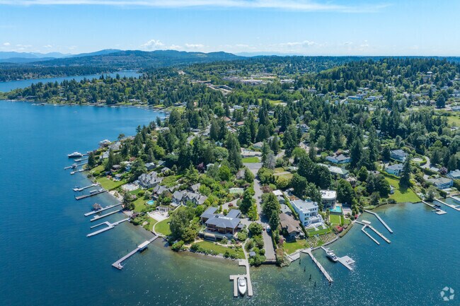 North Mercer provides an idyllic lifestyle close to big city amenities.