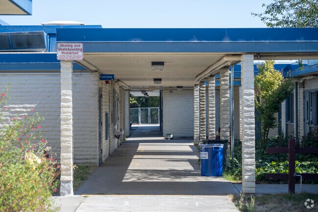 Mar Vista Elementary School focuses on the higher education of its students.