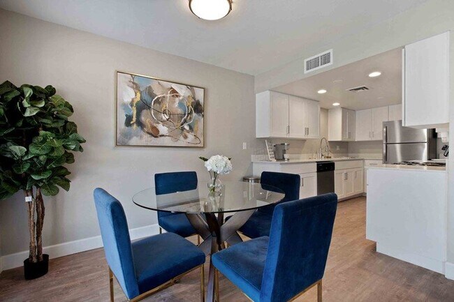 Shoreline at the Lakes, Tempe, AZ 85283 - photo 4