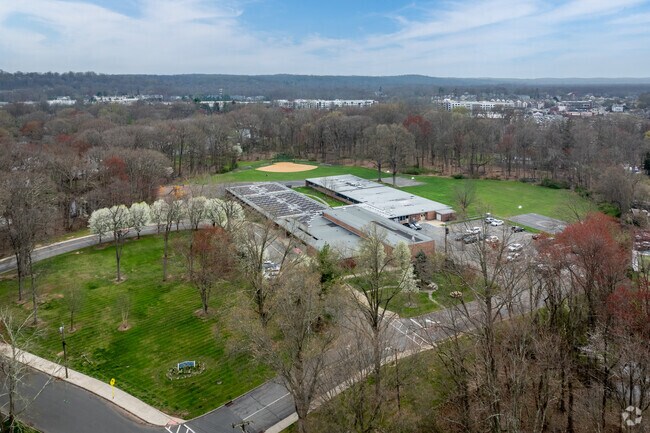 William Woodruff Elementary School is a highly rated, public school located in Berkeley Heights.