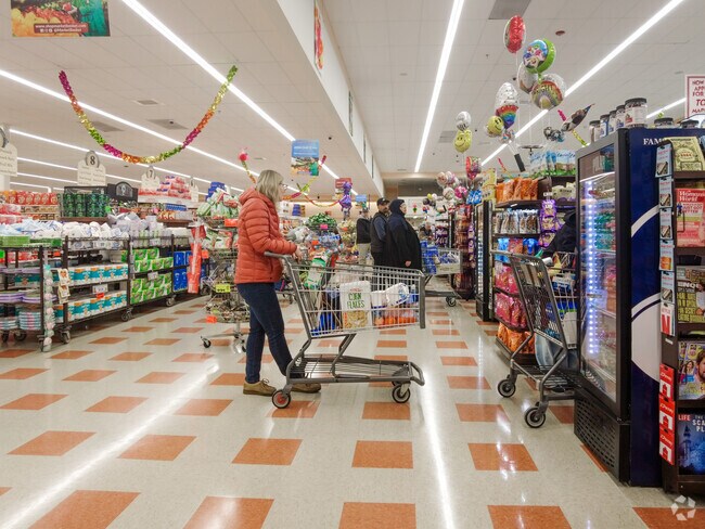 Market Basket is the premier supermarket near Stroudwater.