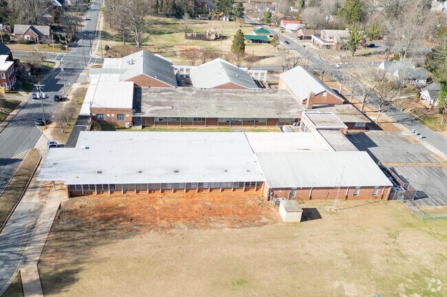 Donna L Loflin Elementary School serves 327 students in grades Kindergarten-5.