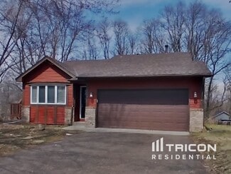 6884 27th St N, Oakdale, MN 55128