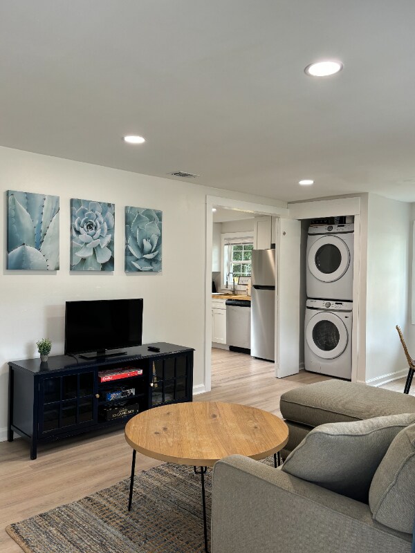 637 E 35th St, Savannah, GA 31401