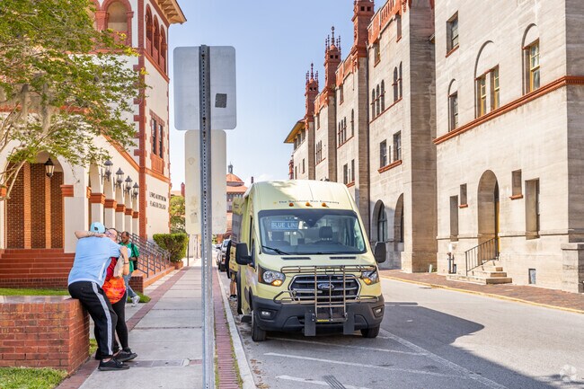 Use the bus in Lincolnville to get to surrounding shops and the beach.