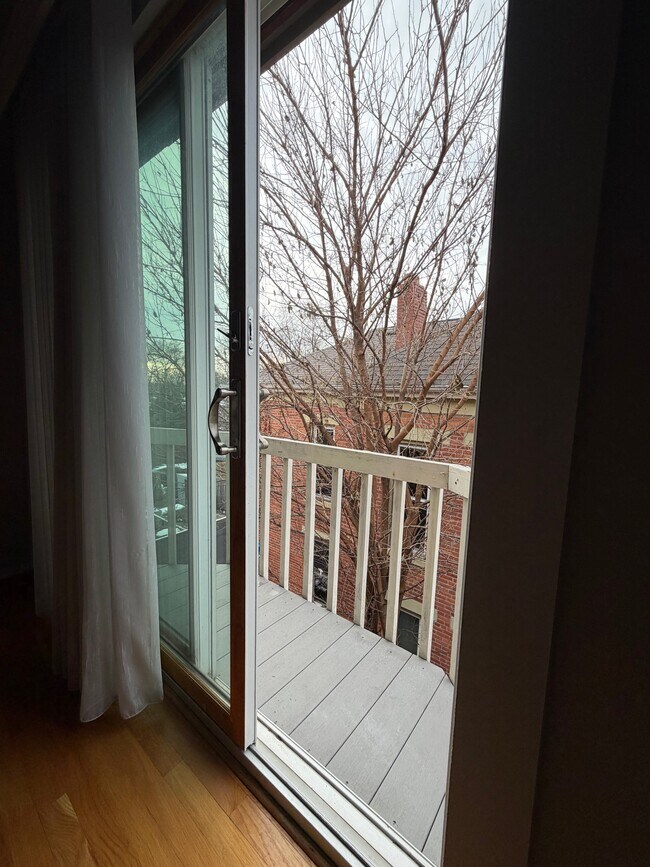 1091 Harrison Ave, Columbus, OH 43201 - photo 4