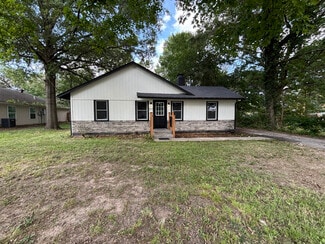 109 E Rogers St, Clinton, MO 64735