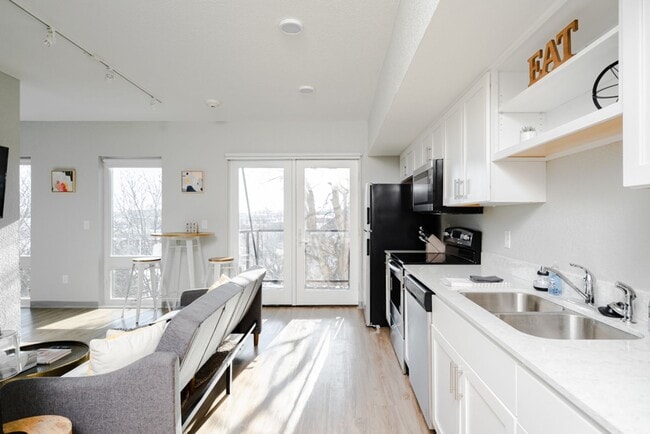 Arabella: 200 W 1st St - Cedar Falls, Cedar Falls, IA 50613 - photo 3