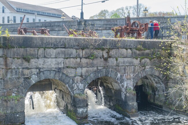 With a pleasant juxtaposition between natural and man-made, Valley Falls offers parks like the Valley Falls Heritage Park along the Blackstone River.