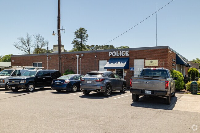 The Waverly Police Department is centrally located, giving residents peace of mind.