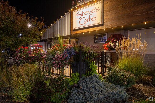 Steve's Cafe in Lower East Side has good food.