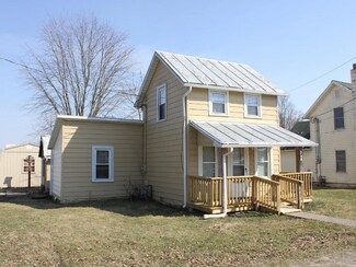 208 N School St, Williamsport, OH 43164