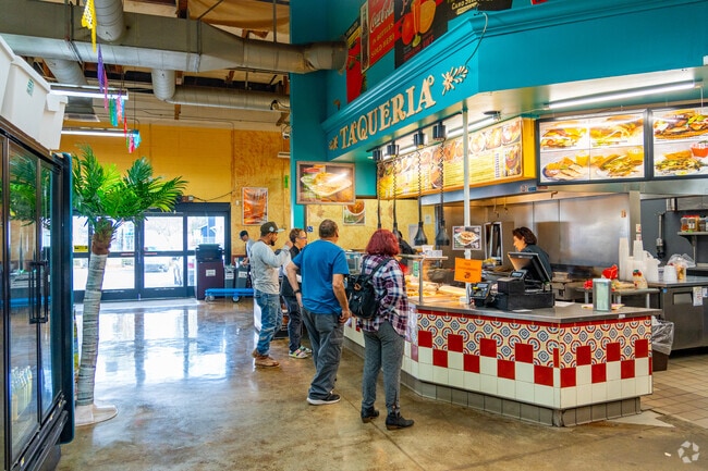 Tahoe Park South residents are conveniently located by La Superior Mercados.