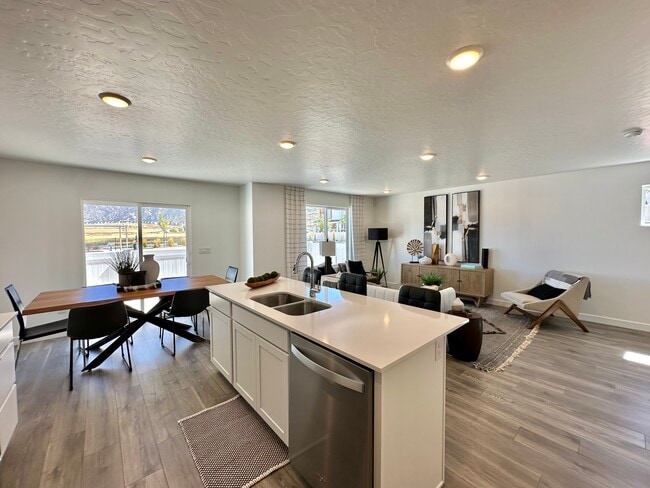 1157 W Hidden Spring Dr, Santaquin, UT 84655 - photo 4