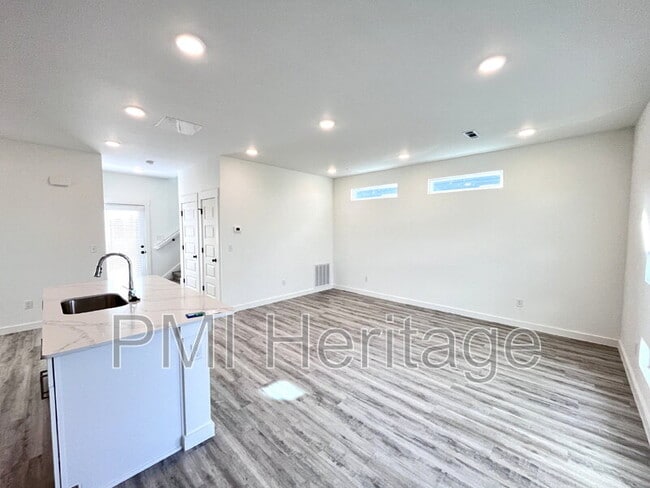 841 Reading Rr Ln, Centerton, AR 72719 - photo 3