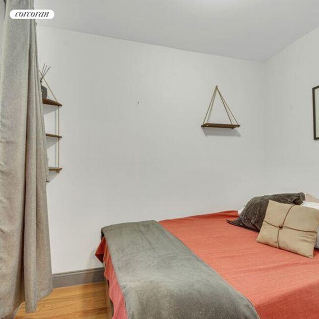 111 Macdougal St, New York, NY 10012 - photo 4