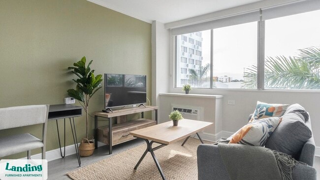 305 Dr M L K Jr St S unit 321, Saint Petersburg, FL 33705 - photo 3