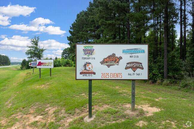 Muddy Bottoms features a mix of beginner and expert trails winding through wooded terrain near Mot-Carterville.