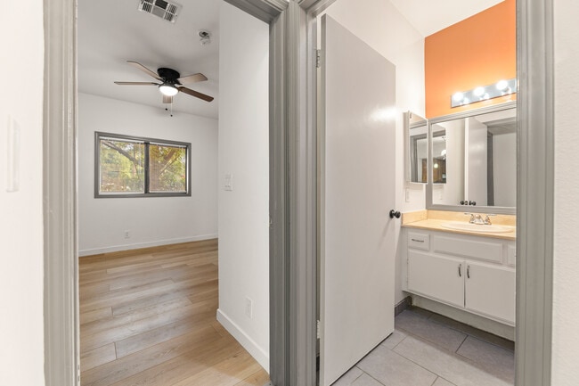 Laurel Woods Condominiums unit 5, San Fernando, CA 91340 - photo 4