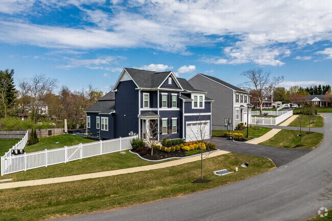 You'll find tons of new construction of varying architectural styles in Damascus.